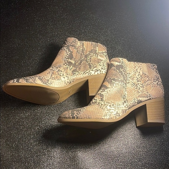Qupid Tan and Black Ankle Boots with Snakeskin Print - Picture 2 of 6
